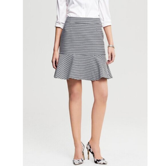 Banana Republic Flounce Chain Print Pencil Skirt Size 0 - Picture 1 of 5